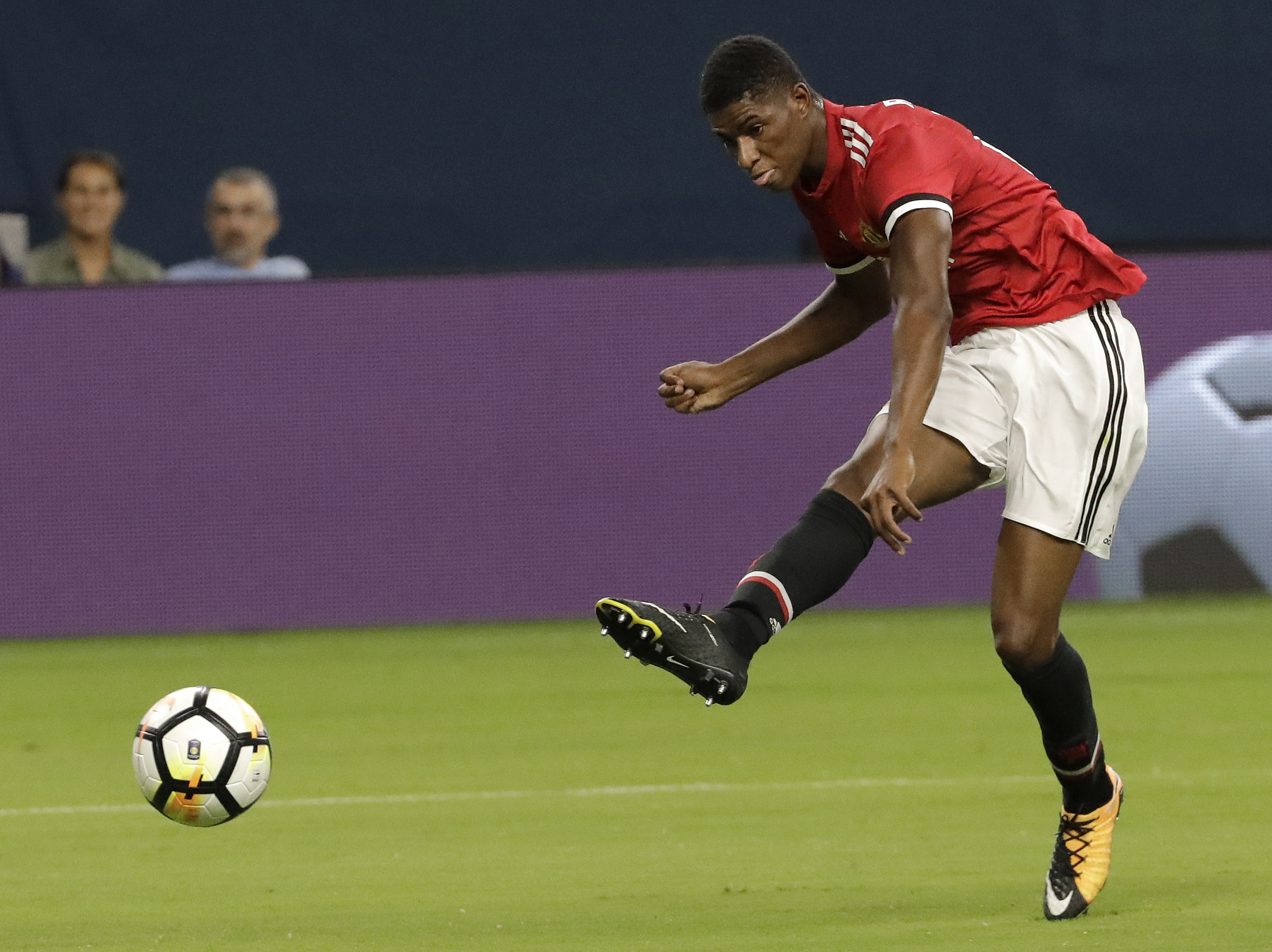 哈德斯菲尔德客场爆冷，晋级前景备受期待的简单介绍