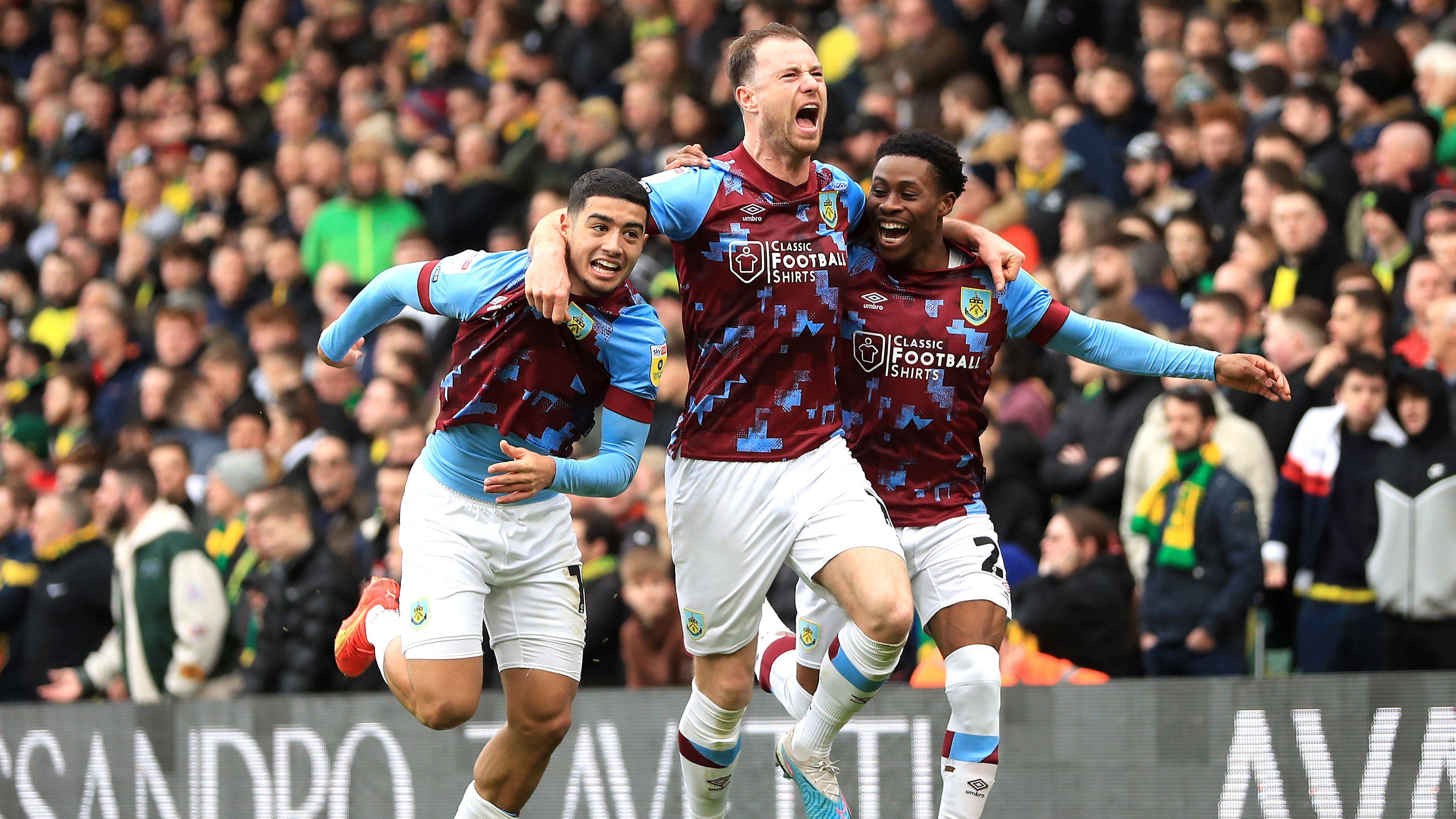 关注焦点，世界顶尖俱乐部踢球盛宴的简单介绍