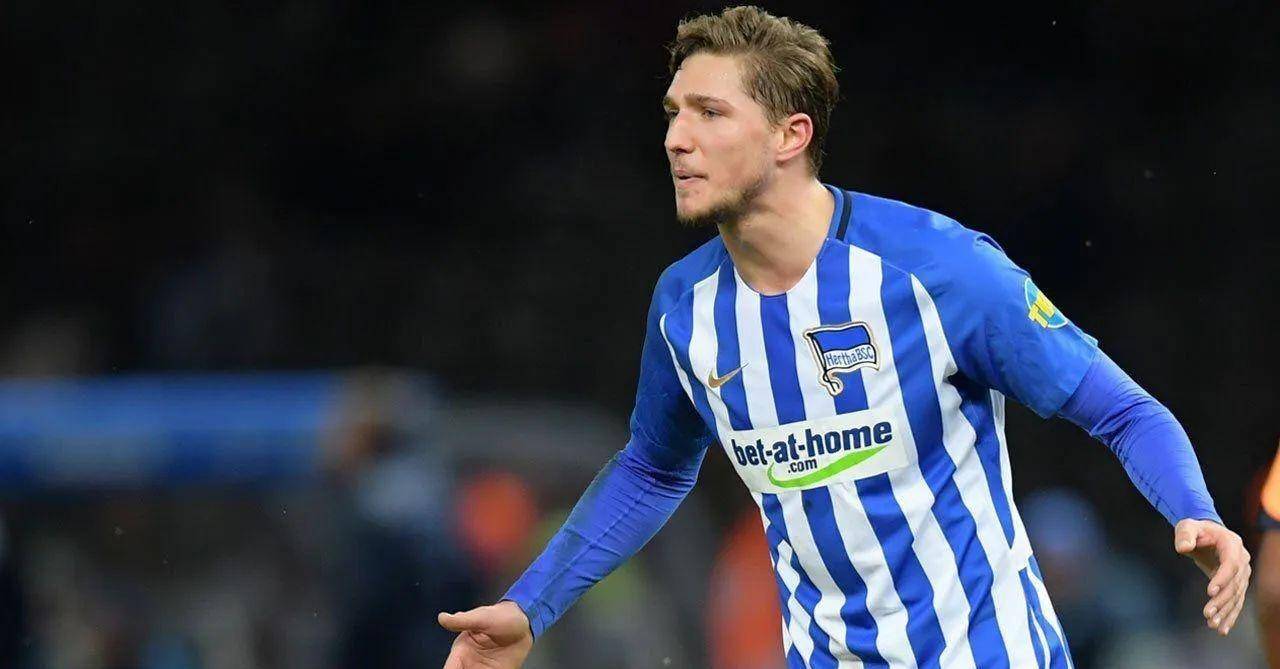 沙尔克客场轻松击败柏林赫塔，取得胜利