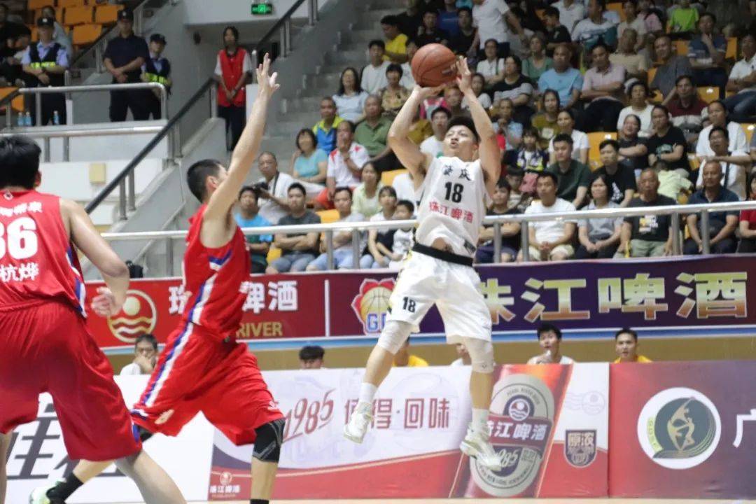 深圳男篮擒下广东，豪取四连胜