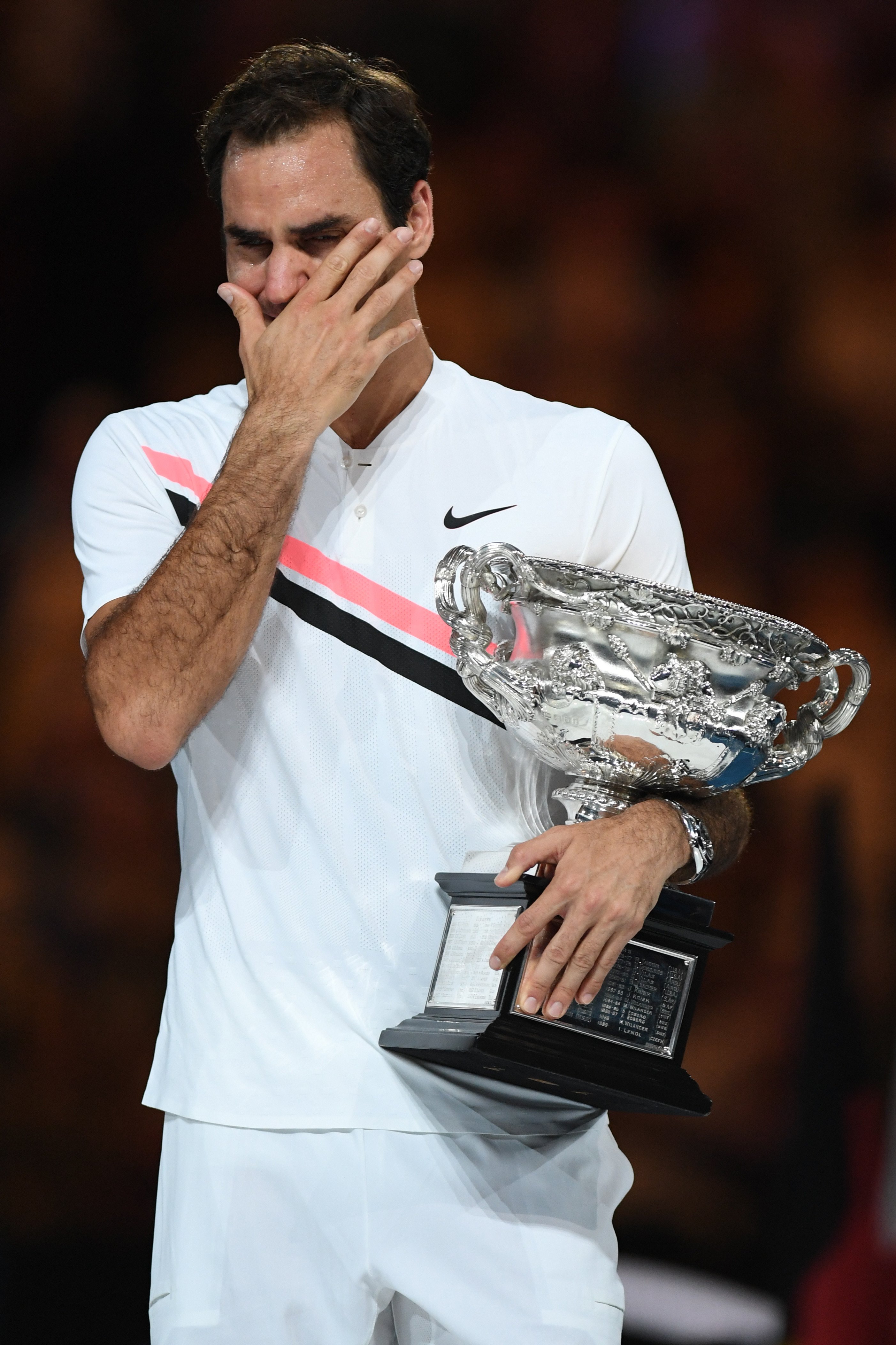 德国网球队完胜意大利网球队，费德勒送出助攻