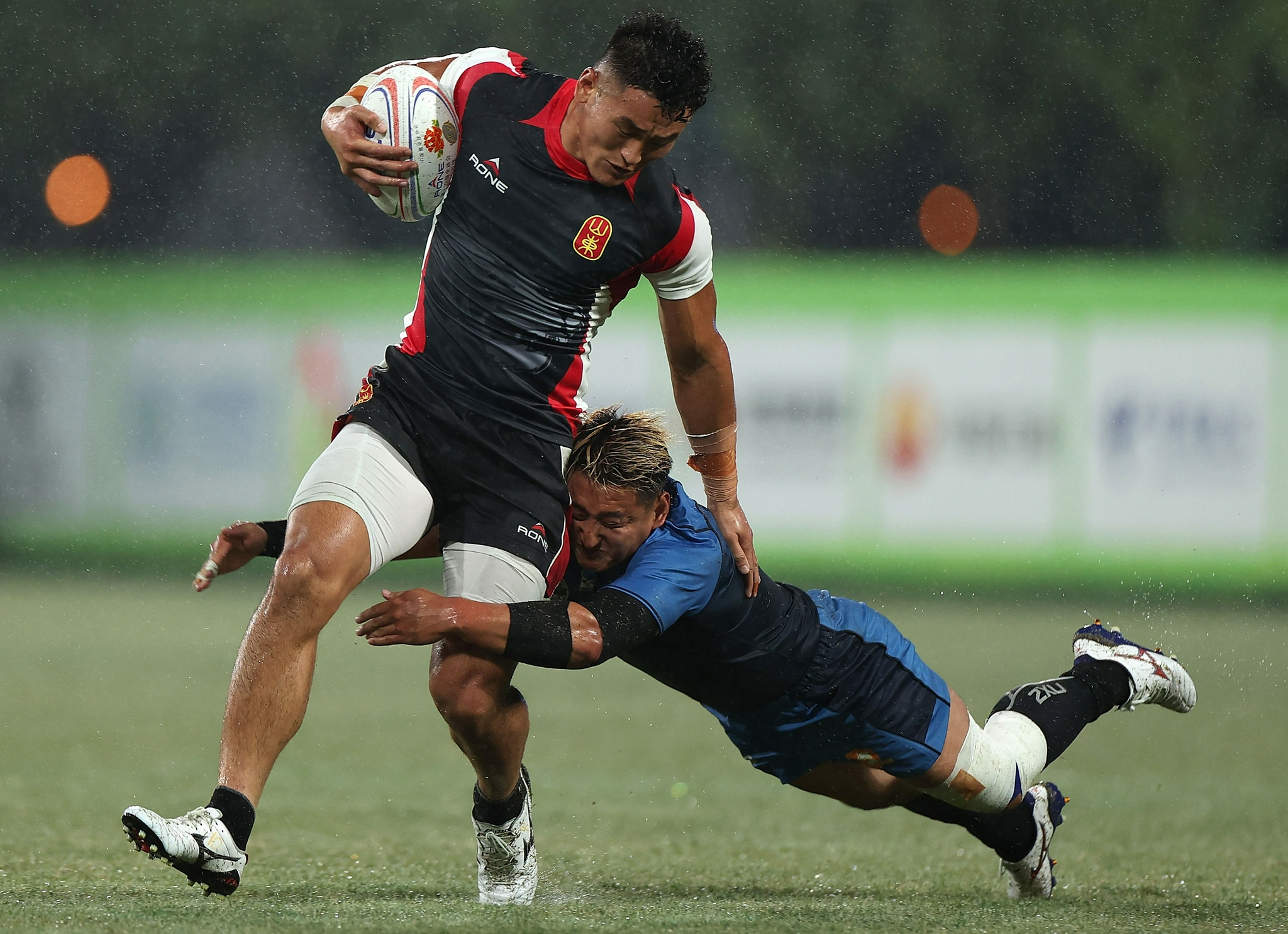 关于焦点大战：橄榄球上演巅峰碰撞的信息