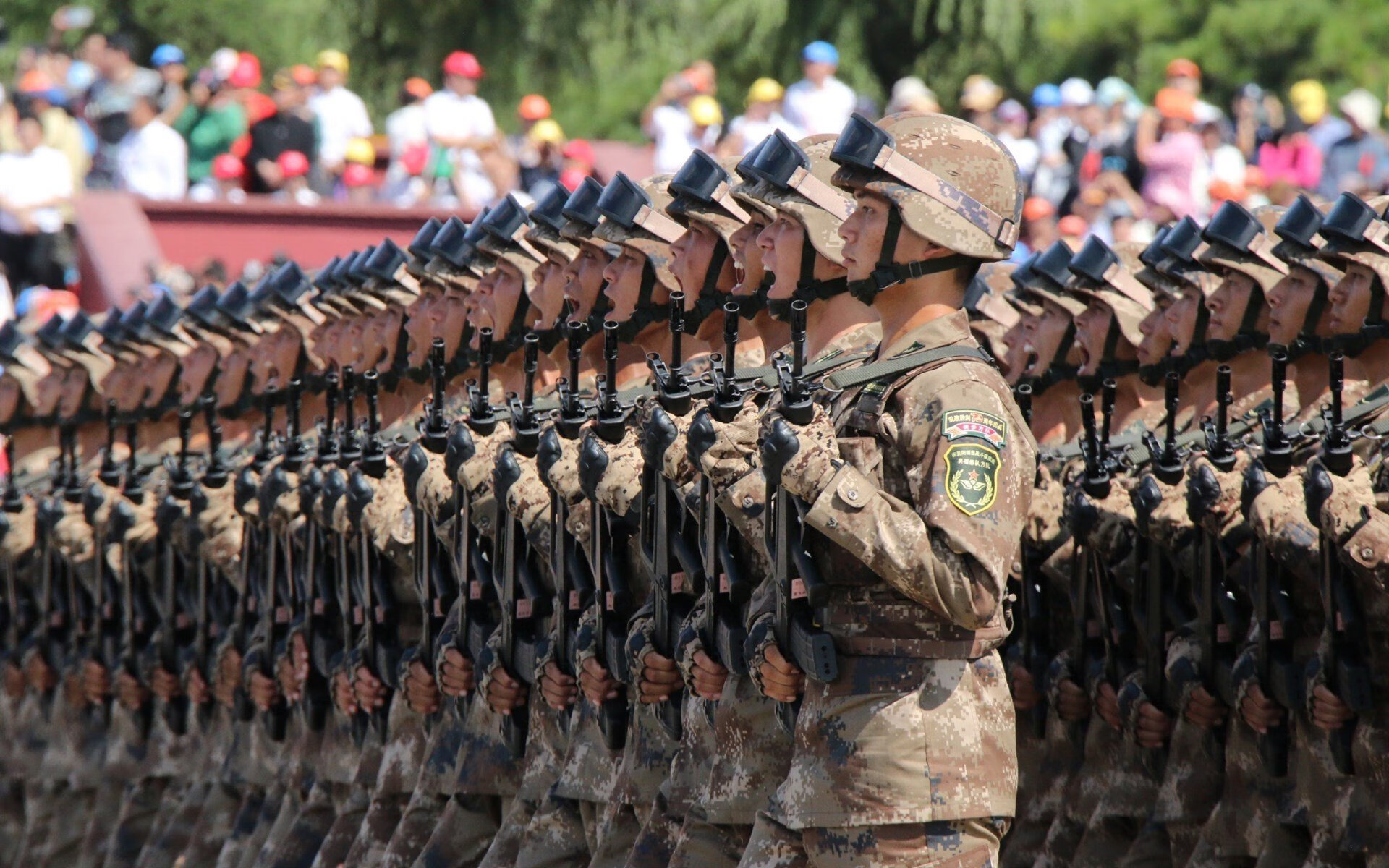 赛道激战与绿茵复仇，一场跨越领域的体育双重奏