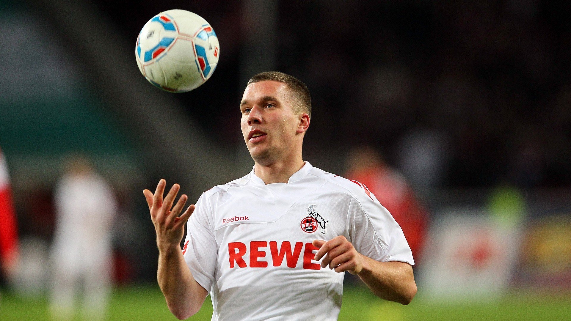 世俱杯直播-资本收购与绝杀进球，足球世界的双重接管