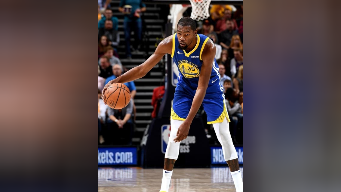 NBA总决赛之夜，杜兰特成为全场焦点