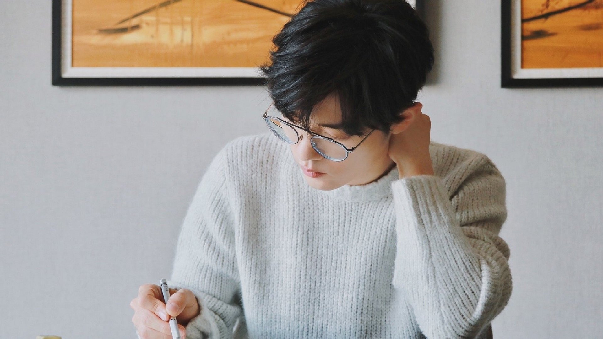 北欧神锋撕裂对手防线！哈兰德独造三球导演丹麦逆转，一战封神彰显超巨价值