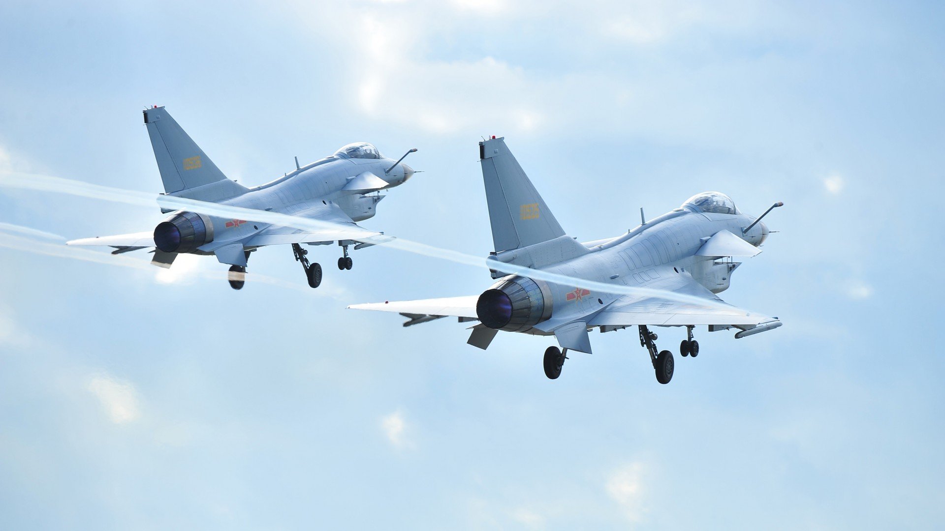 鹈鹕踏平步行者，詹姆斯同期轰下统治级数据—NBA赛场双星闪耀引热议